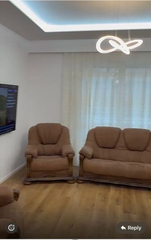 Jepet me qera 2+2 mobiluar ashensor laprake 699 eu