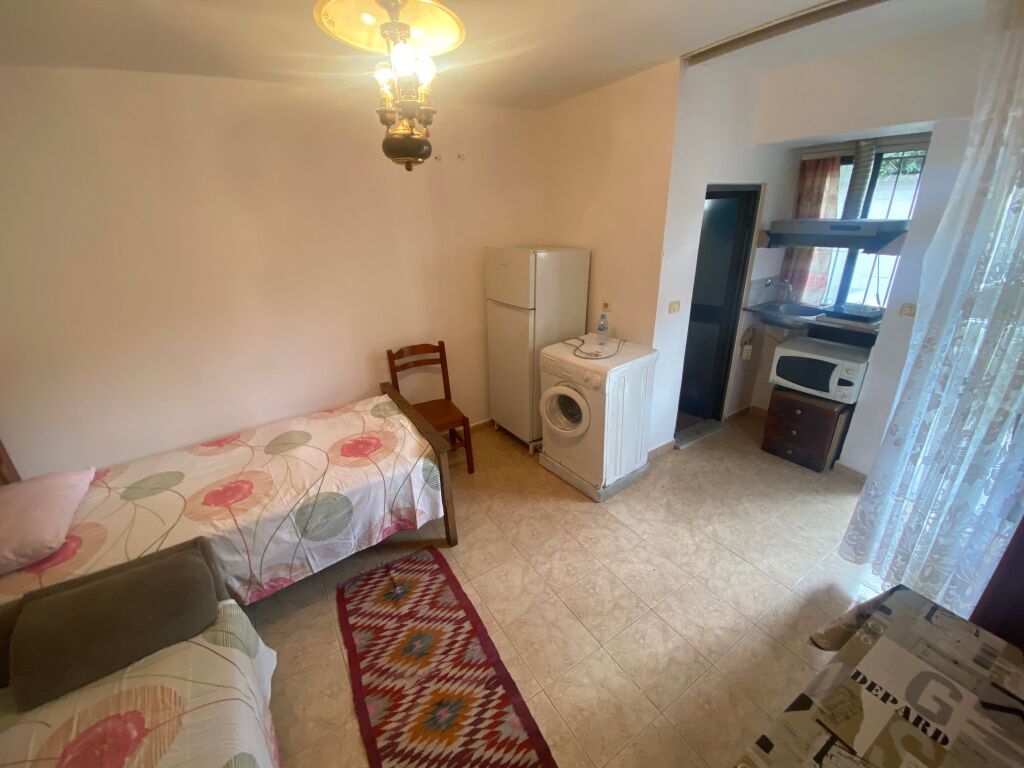 🏡 Jepet Garsioniere me Qera te Rruga e Kavajës, Tiranë