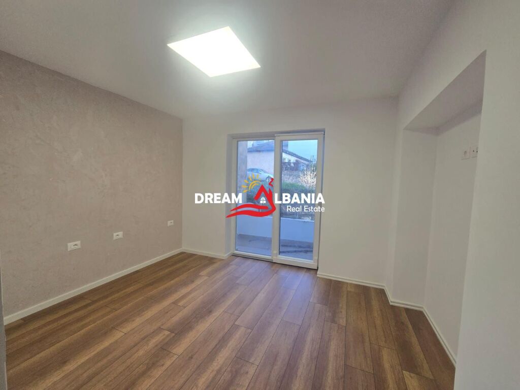 Zyrë me qera prane Maternitetit “Koco Gliozheni” tek Bulevardi Bajram Curri, Tiranë (ID 42611528)