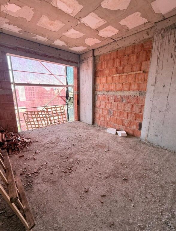 🌇Shitet Apartament 2+1 te Rruga Dibres prane Shkolles Kuqe❗