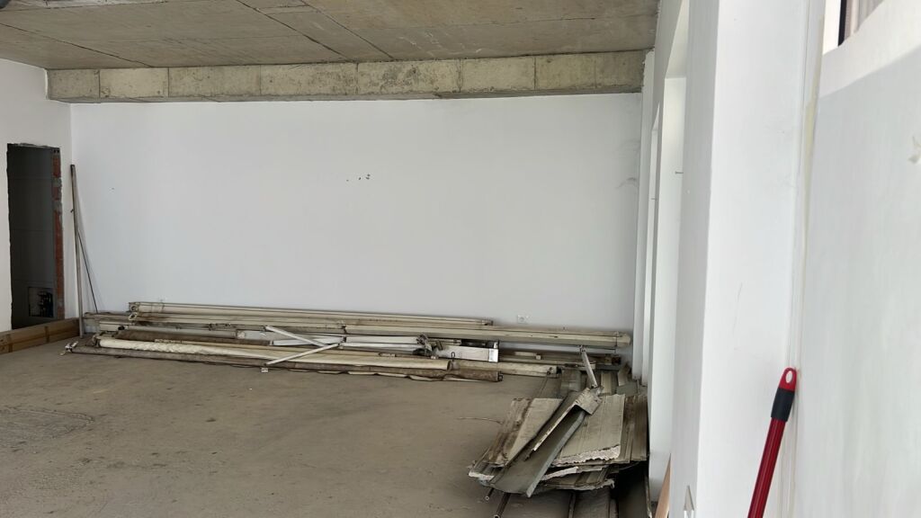 Open Space Shop for Rent for Premises: Ali Dem, At the Mangalem Complex