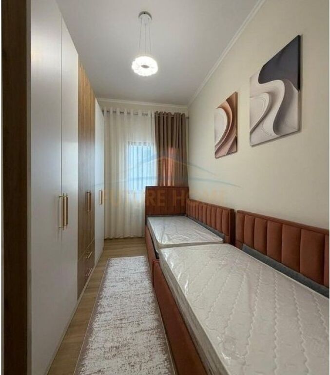Shitet, Apartament 2+1+2, Fresku, Tiranë.