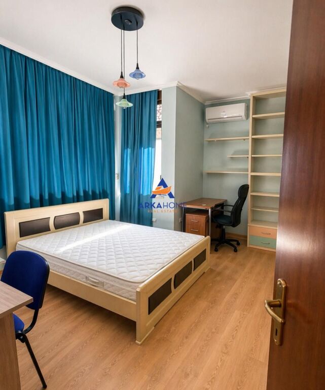 JEPET APARTAMENT ME QERA 2+1+BALLKON "PRANE MON CHERI, BLLOK" 1200 EURO