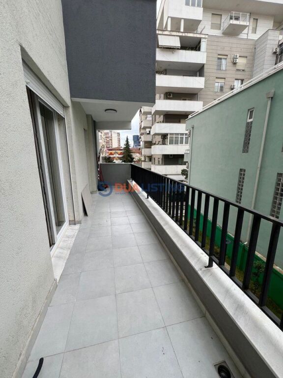 Ambient Zyre Premium me Qira – Pazar i Ri