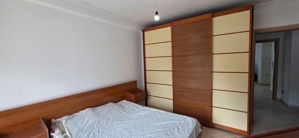 Shitet Apartament 3+1+2 ne Yzberisht / Pallatet Cabej