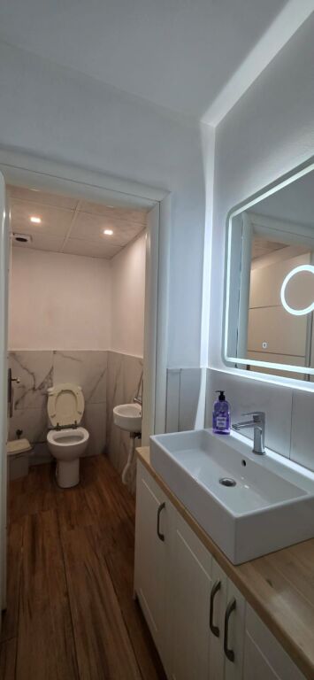 Shitet Biznesi Piceri/Lokal ne Vasil Shanto