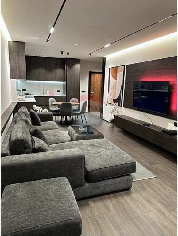 Apartment 1+1, Myslym Shyri