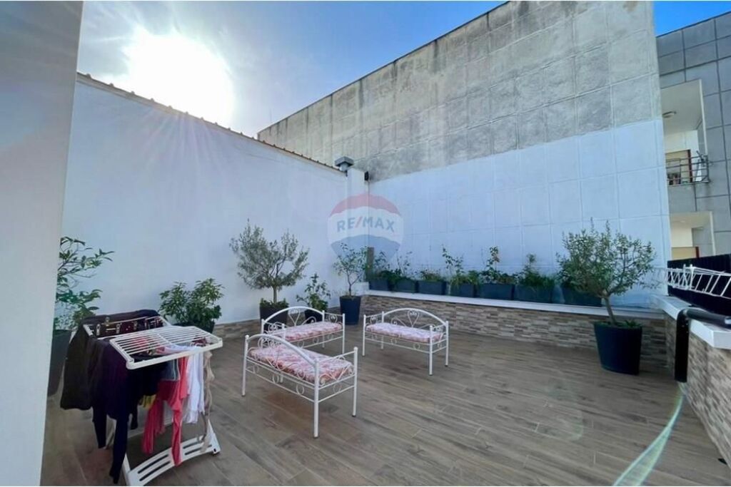 Apartment for sale 1+1, located at Casa Italia, Tirana.