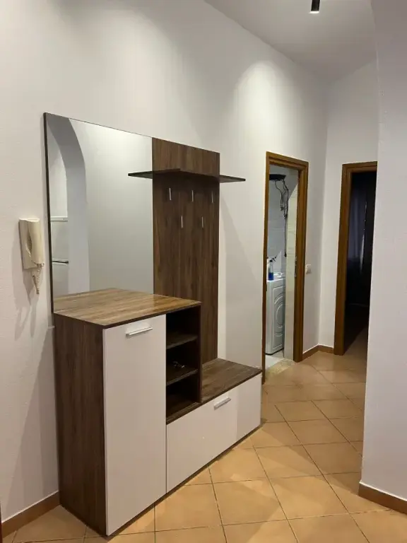 Apartament 3+1 me qera prane Universitetit Marlin Barleti