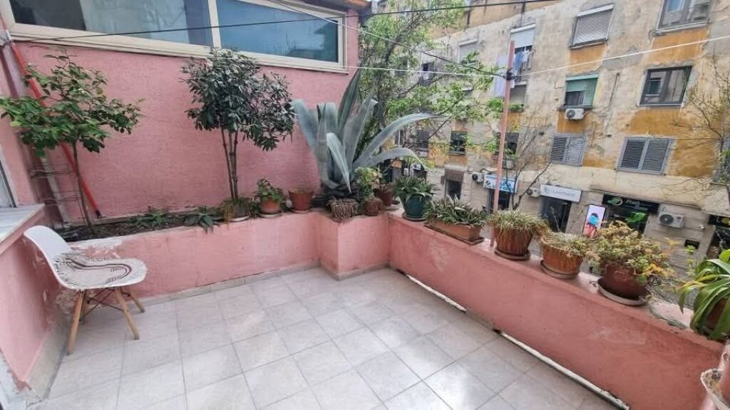 AMBIENT BIZNESI ME QIRA PER ZYRA - MINE PEZA, TIRANE