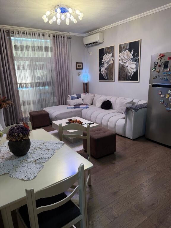 2+1,i mobiluar te globe rruge e kavajes,225 mije euro