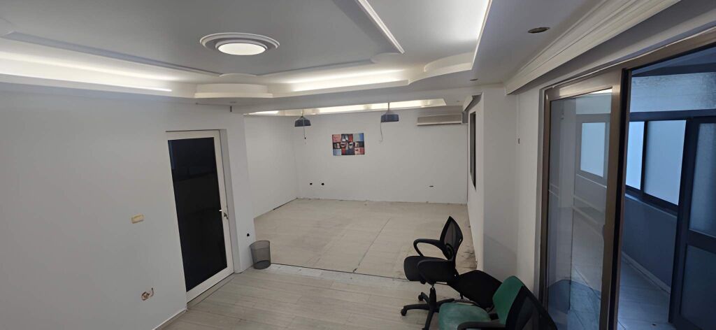 Business premises for rent – Wilson Square / Former Block !