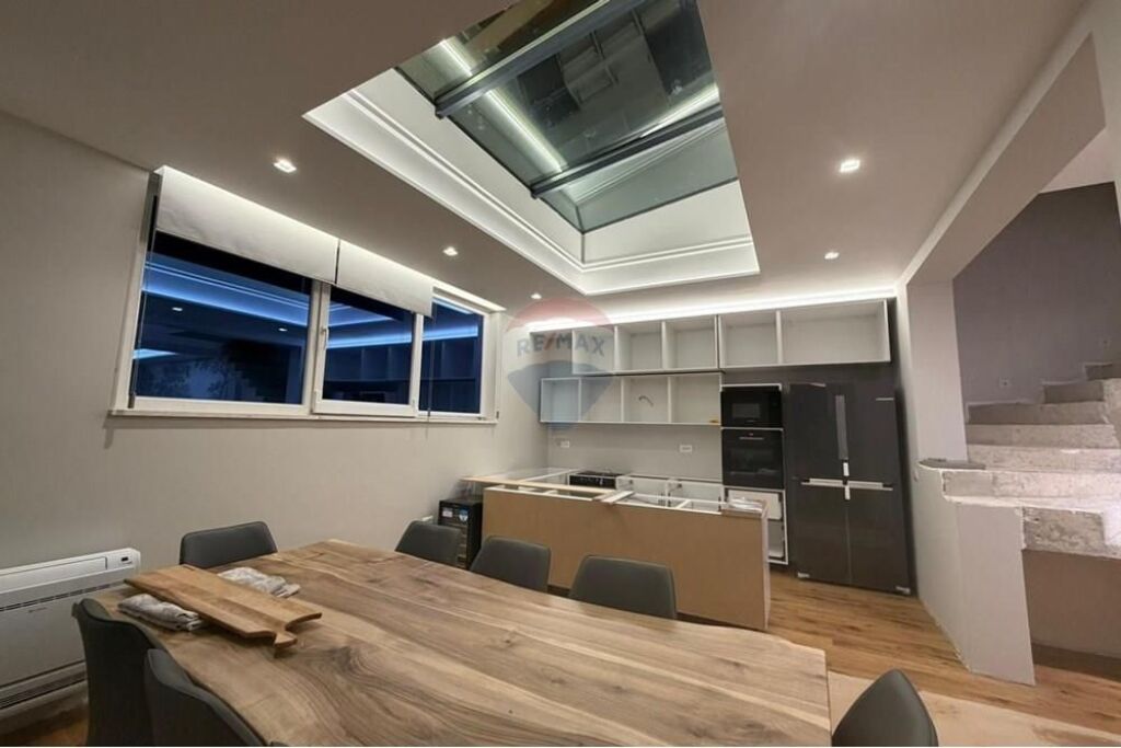 Jepet Vila me Qira, Farkë e Vogël