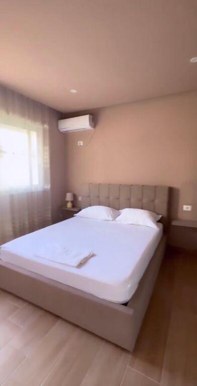 📍Vlorë | Uji i Ftohtë Jepet me qira afatgjatë apartament 1+1 me pamje nga deti.