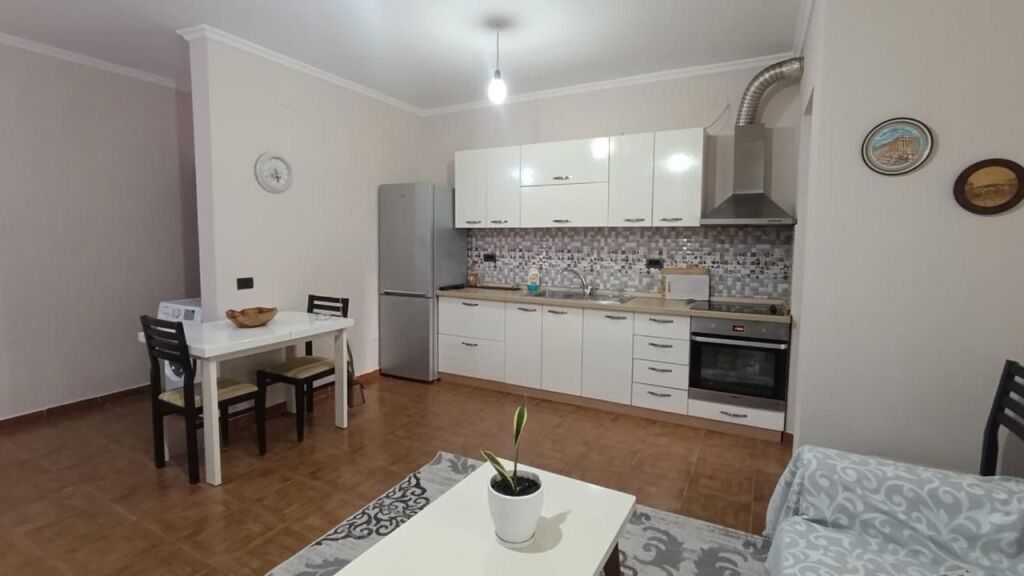 Jepet me qira apartament 1+1