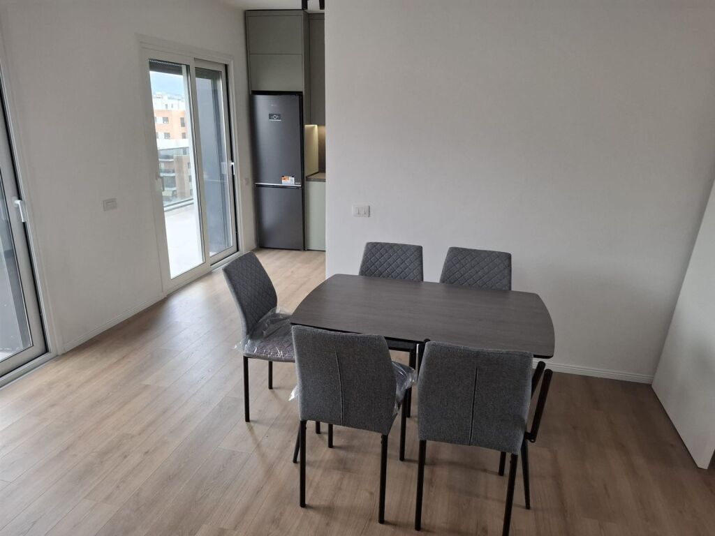 📣 QERA SUPER Apartament 2+1+2 Me Verande Dhe Parking 📍 Prane Shkolles Se Kuqe ✨ 💶 Cmimi 1.300 Euro