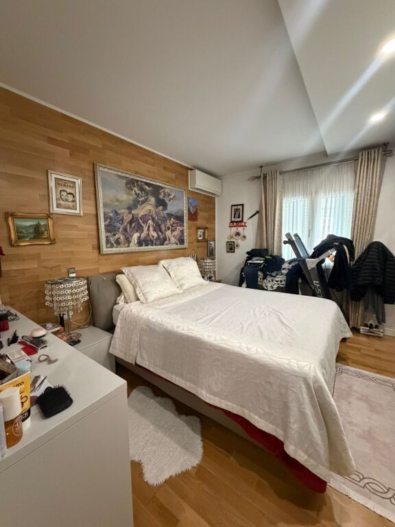 Shitje | Apartament 3 + 1 | Komuna e Parisit | 300000 €