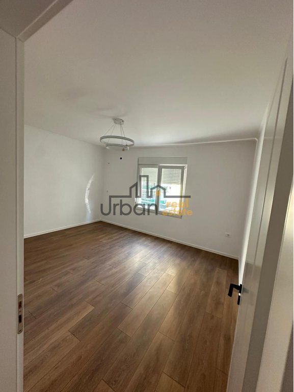 Shitet, Apartament 2+1, Porcelan, Tiranë - 118000€ | 65 m²