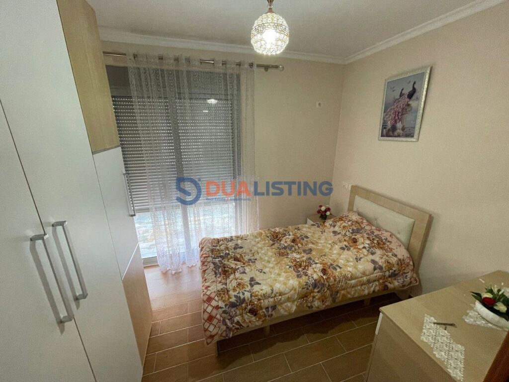 Jepet me qira apartament 1+1 i konvertuar në 2+1 të vogël, 📍 Liqeni i Thatë