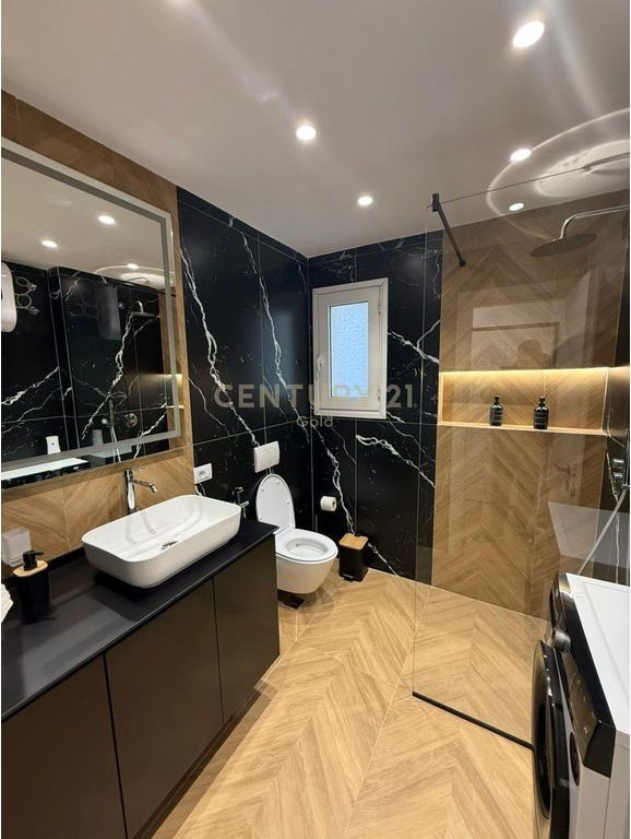 Luxury 1+1 apartment for rent at Tirana Lake