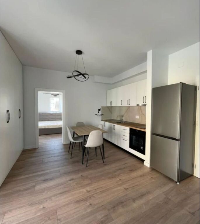 APARTAMENT ME QERA 1+1 ISH PARKU 55.000 LEKE FH-70323