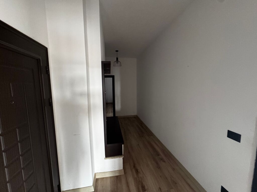 Shitet Penthouse në Durrës (tek Stadiumi Niko Dovana)