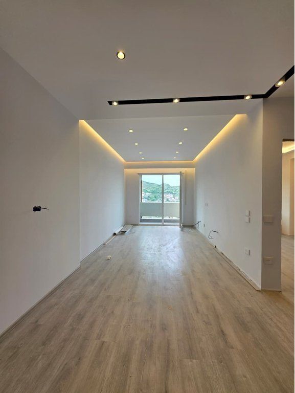 Shitet , Apartament 1+1, Kompleksi Golden Park, Tirane.