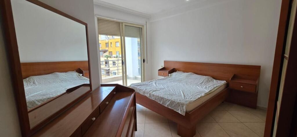 Shitet Apartament 3+1+2 ne Yzberisht / Pallatet Cabej