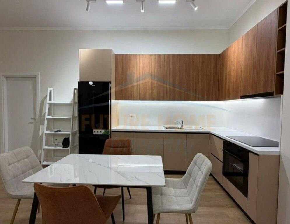 Shitet, Apartament 2+1+2, Fresku, Tiranë.
