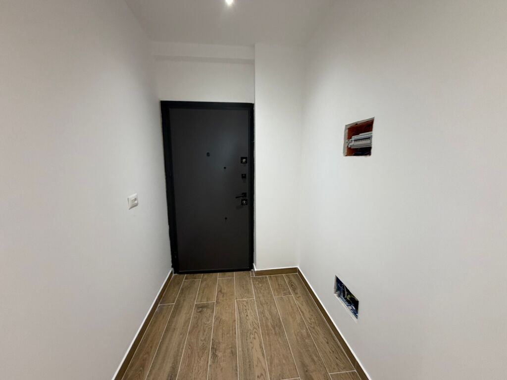 1+1,pallat i ri me ashensore,te posta stacion treni,135 miljon leke