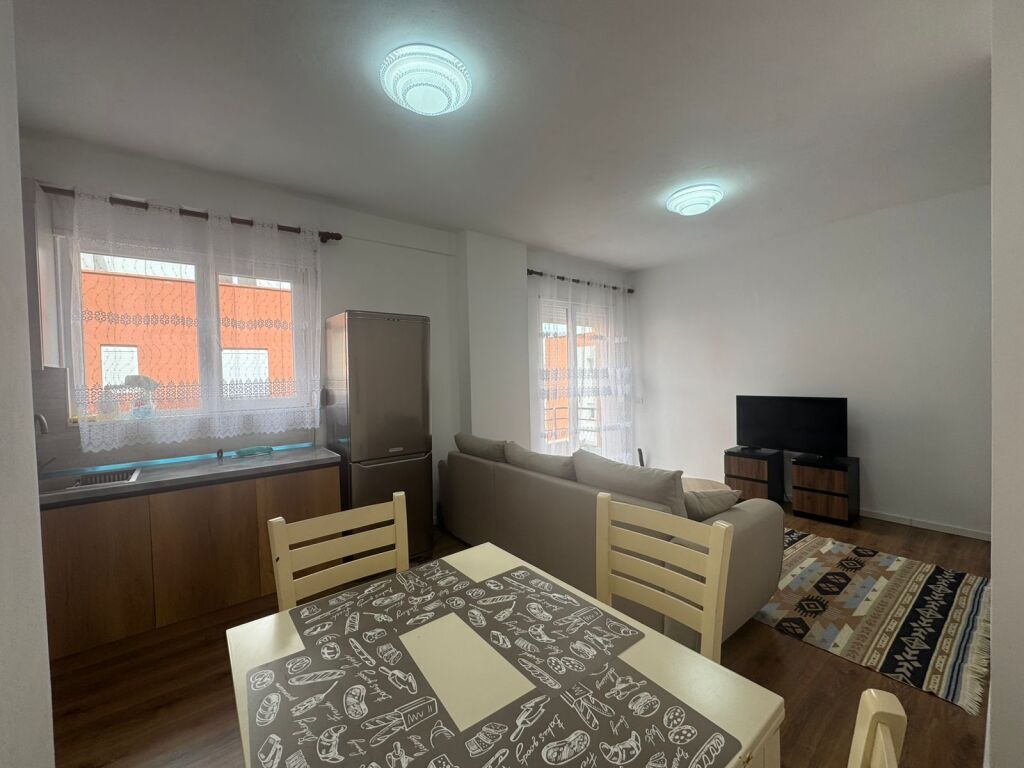 Selite Jepet apartament me qira 2+1 Tek Xhamia