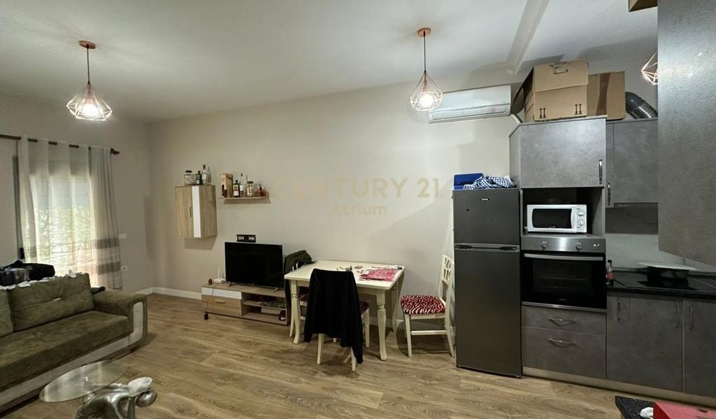 Apartament 2+1 me qira prane Maternitetit