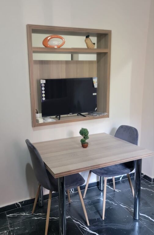 Qera | Apartament 1 + 1 | Rruga Bedri Karapici Selit | 330 €/muaj