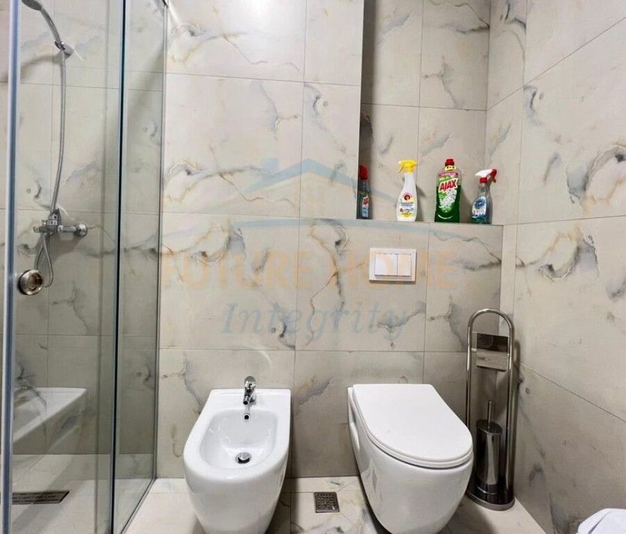 Qera, Apartament 2+1+2, Pazari i Ri, Tiranë.