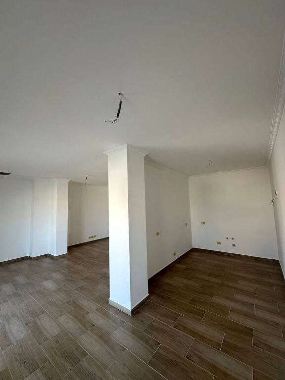 SHITET PAPAFINGO + GARAZHD 📍ADRESA: POLICIA DURRES