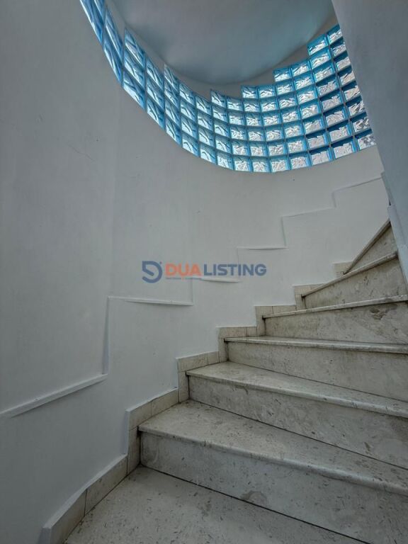 SHESIM GODINË 2-KATËSHE NË NJË NGA ZONAT MË TË KËRKUARA TË TIRANËS