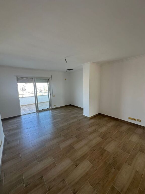 SHITET PAPAFINGO + GARAZHD 📍ADRESA: POLICIA DURRES