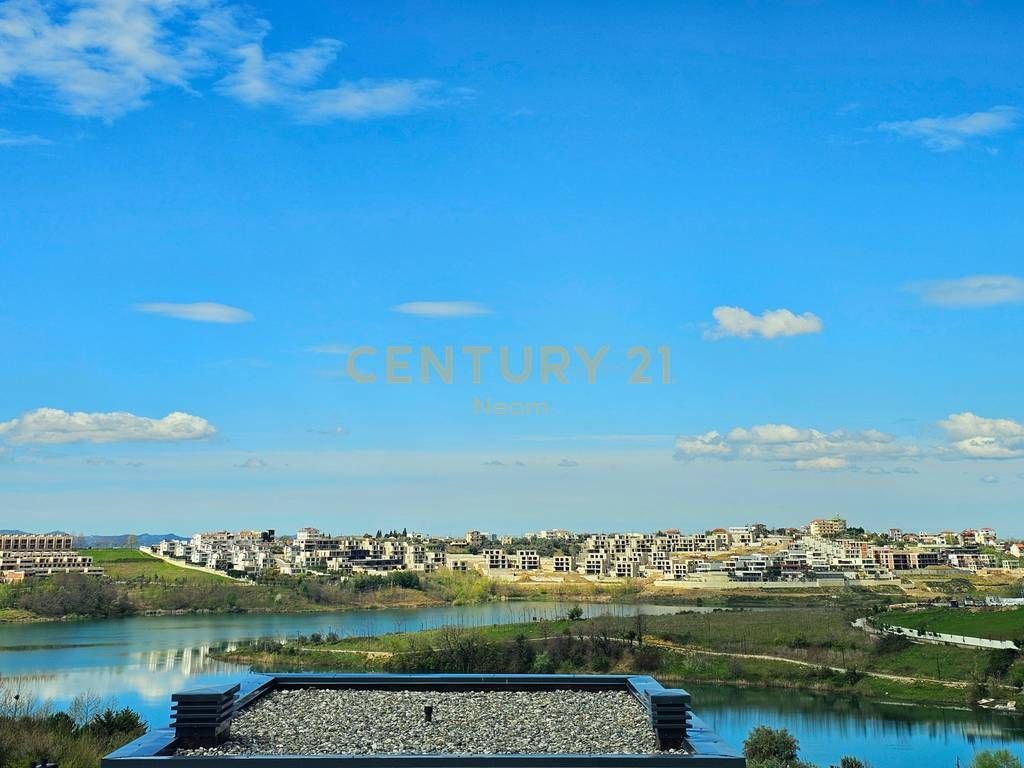 Vile per shitje te Liqeni i Farkes