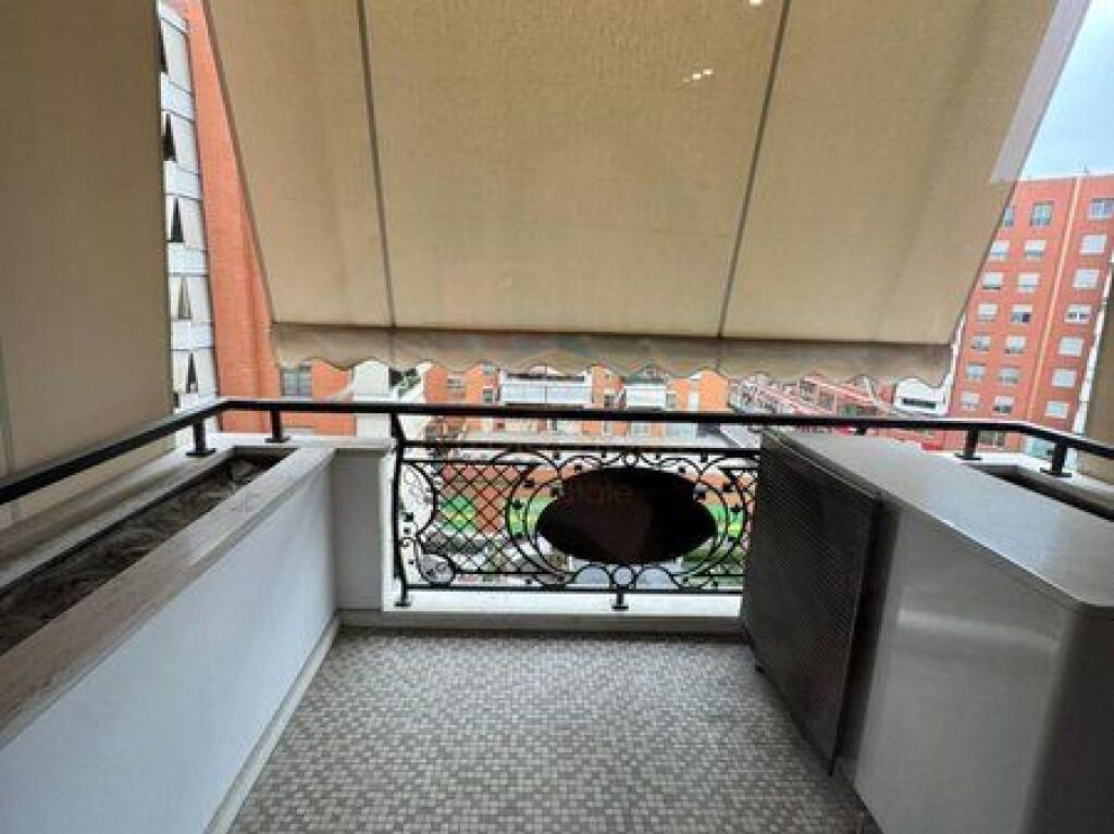 Affitto, Appartamento 2+1+2+Posto Auto, Complesso Delijorgji, Tirana.