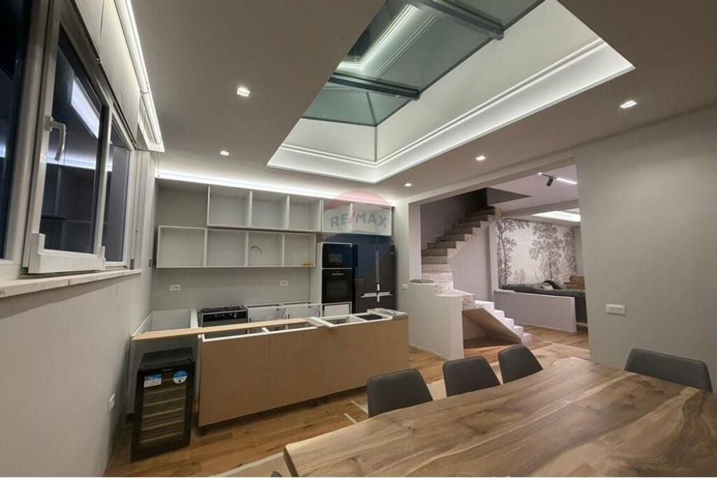 Jepet Vila me Qira, Farkë e Vogël