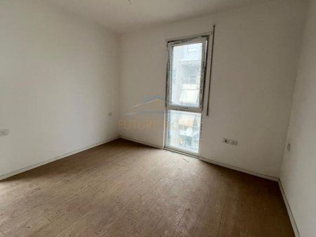 Shitet, Apartament 2+1+2+Post parkimi, Ish Parku i Autobuzave, Tirane