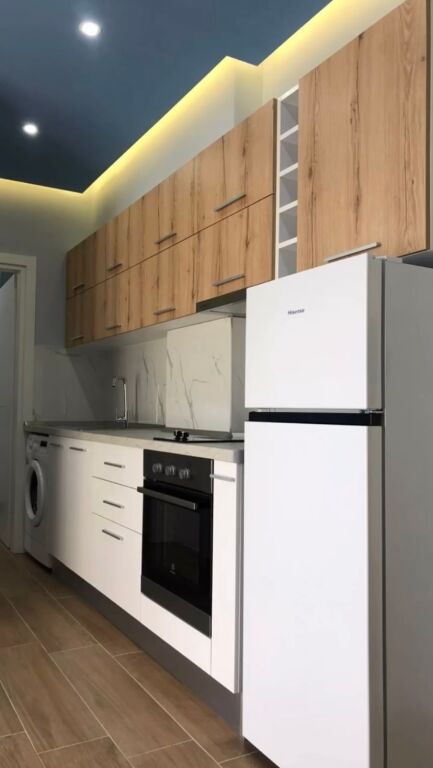 📍Vlorë | Uji i Ftohtë Jepet me qira afatgjatë apartament 1+1 me pamje nga deti.