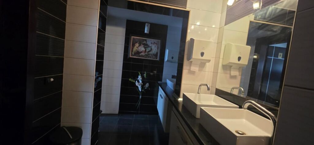 Jepet me qera Lokal/ Restorant ne Kinostudio te Rruga e kokonozeve