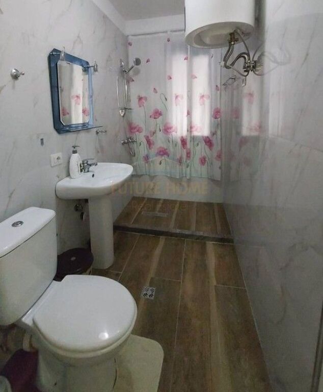 Shitet, Apartament 2+1+2, Rruga 5 Maji, Tirane.