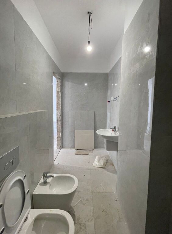 Shitet Apartament 2+1 – Kompleksi Aura, Rruga Dritan Hoxha 📍