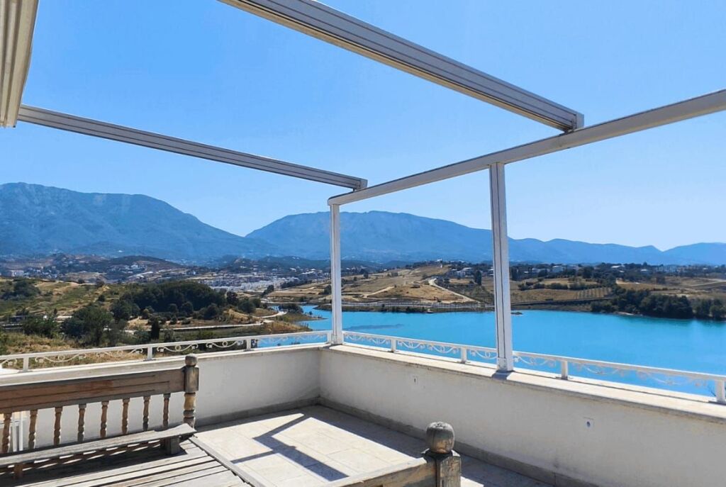 Villa unica sul Lago di Farka