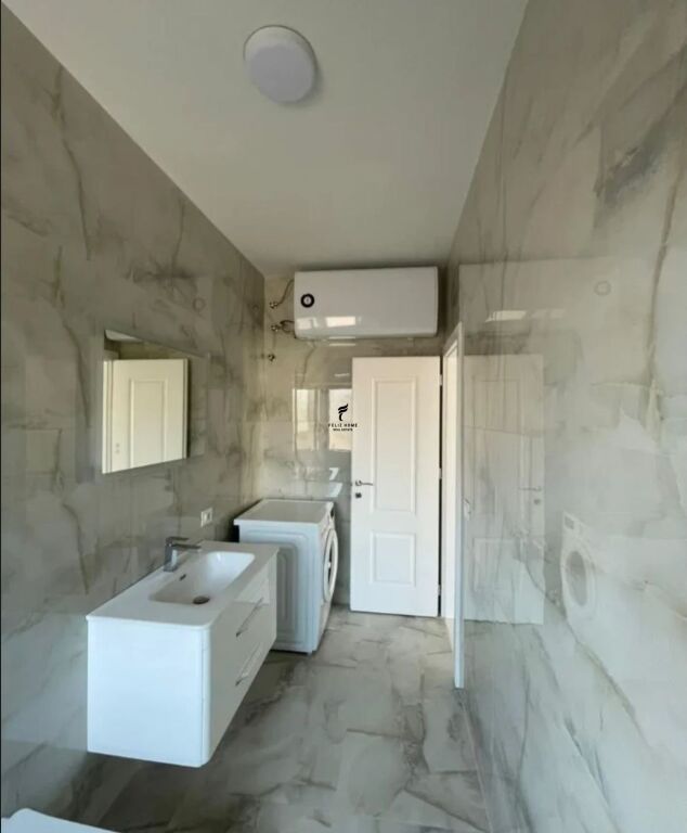 APARTAMENT ME QERA 1+1 ISH PARKU 55.000 LEKE FH-70323