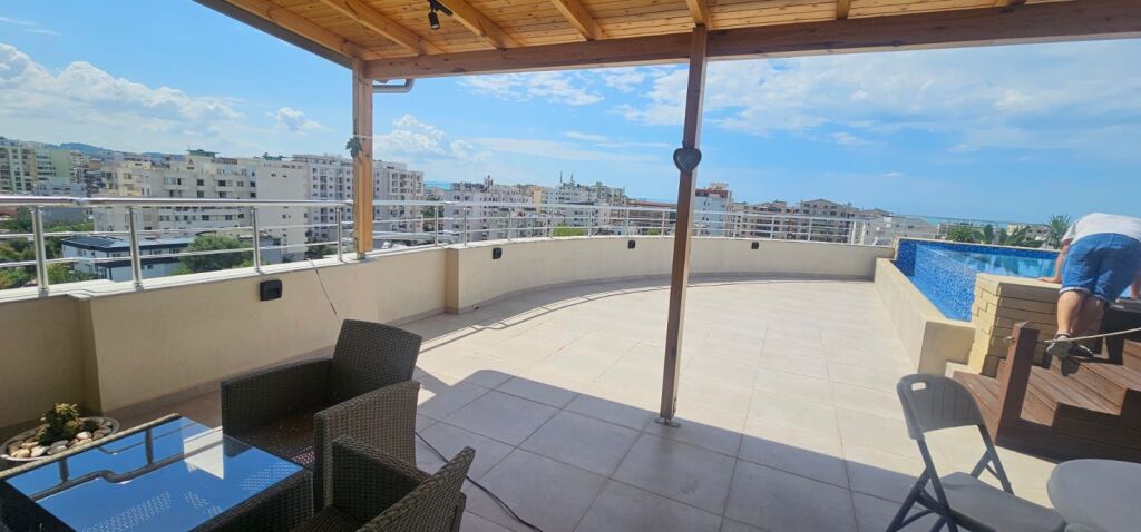 IN VENDITA MONOLOCALE 3+1+2+ VERANDA SPIAGGIA DURRES VIA FRIGORIFERIT COMPLESSO PRIVATO