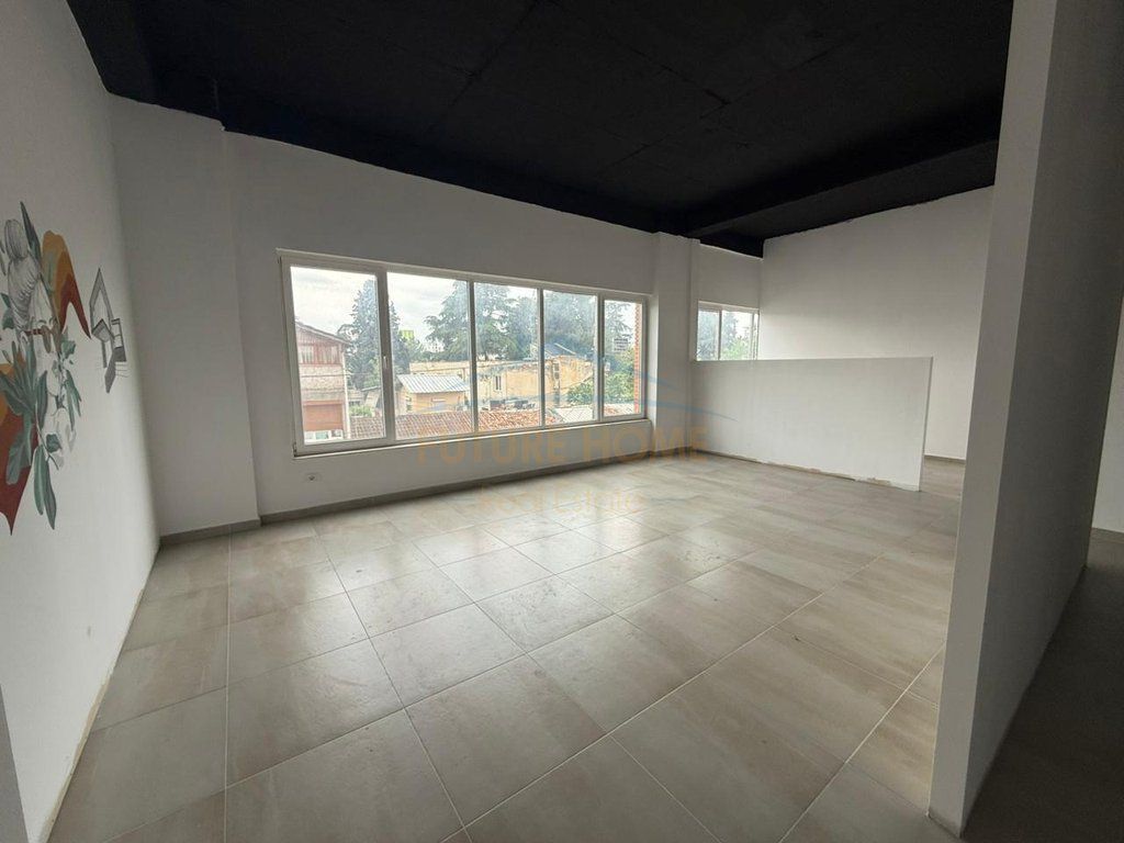 Qera, Ambient Biznesi, Rruga e Dibrës