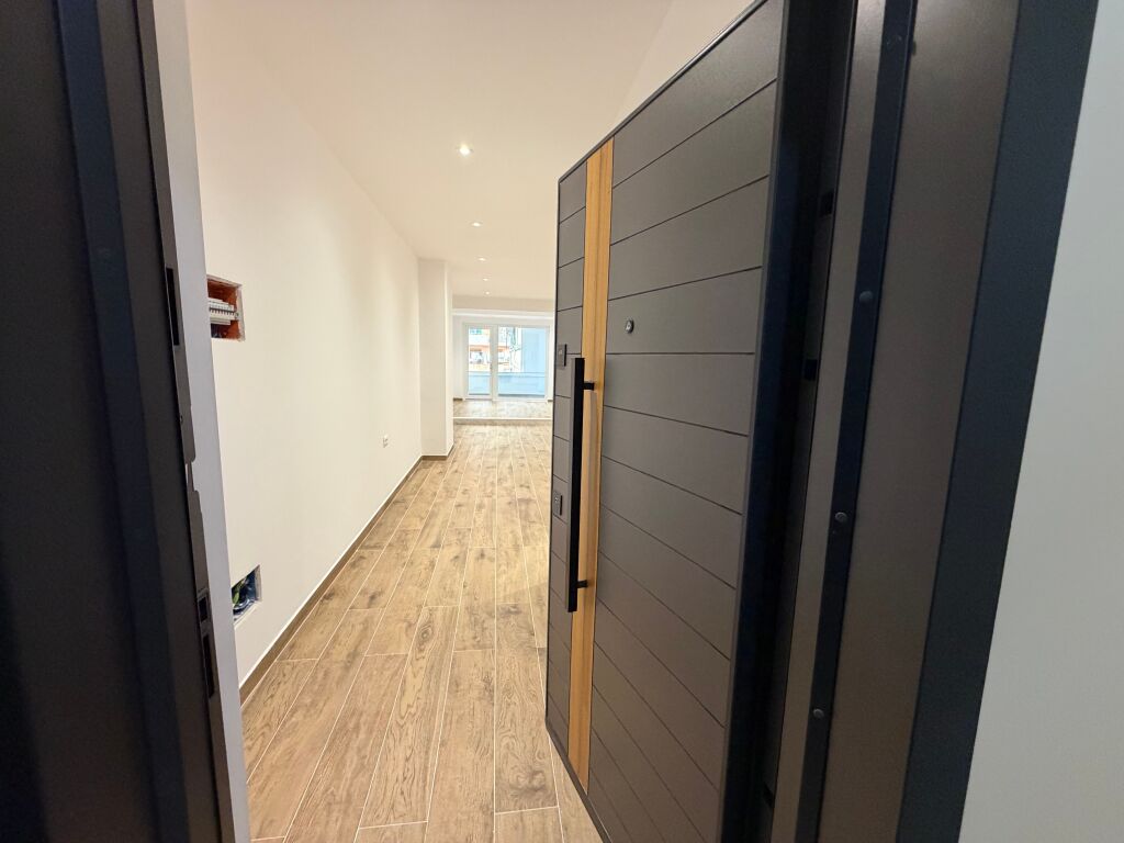 1+1,pallat i ri me ashensore,te posta stacion treni,135 miljon leke